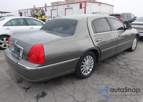 2003 Lincoln Town Car Executive из США, поврежденный, VIN 1LNHM81W73Y622198